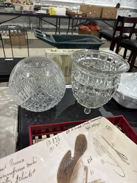 2 Pieces Misc Candy Dishes