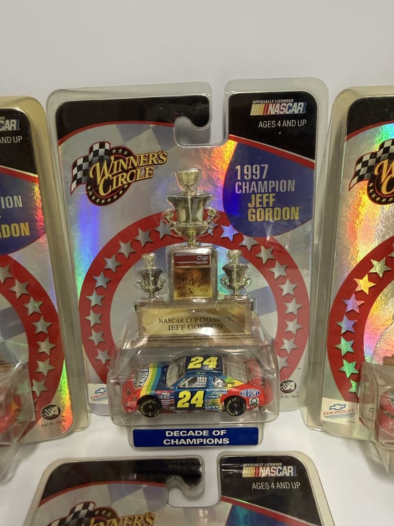 4 WINNERS CIRCLE DECADE OF CHAMPIONS 1:24 JEFF GORDON - Image 3