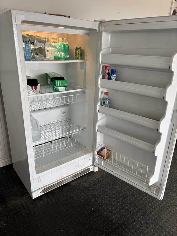 Frigidaire Refrigerator - Image 5