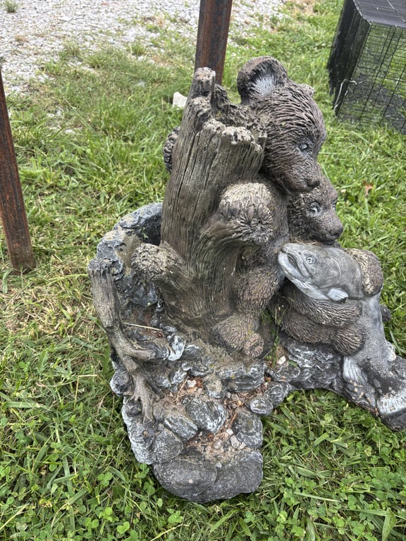 Concrete bear statue - Image 2