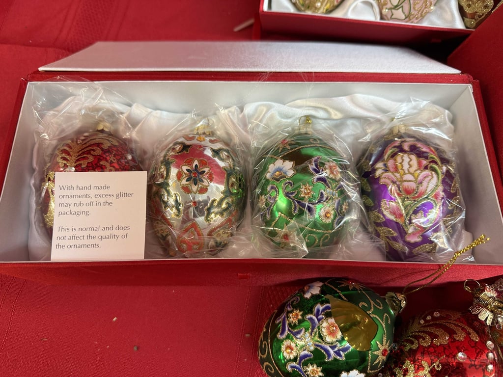 4 SETS JOAN RIVER'S CLASSICS EGGS (1 BROKEN) - Image 5