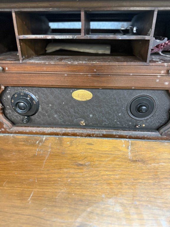 VTG POOLEY RADIO CABINET - Image 3