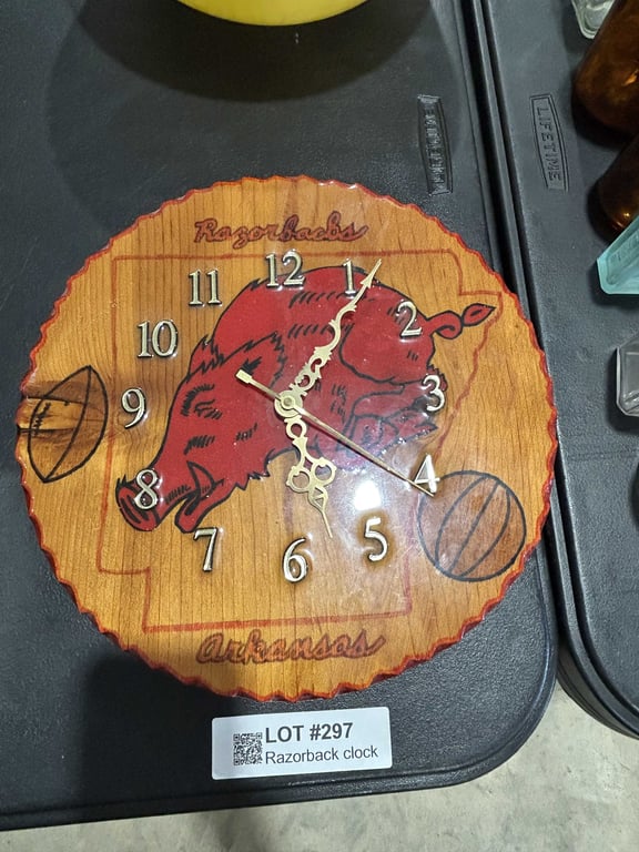 Razorback clock