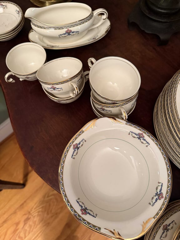 SET OF POPE-GOSSER MELROSE PATTERN CHINA - Image 2