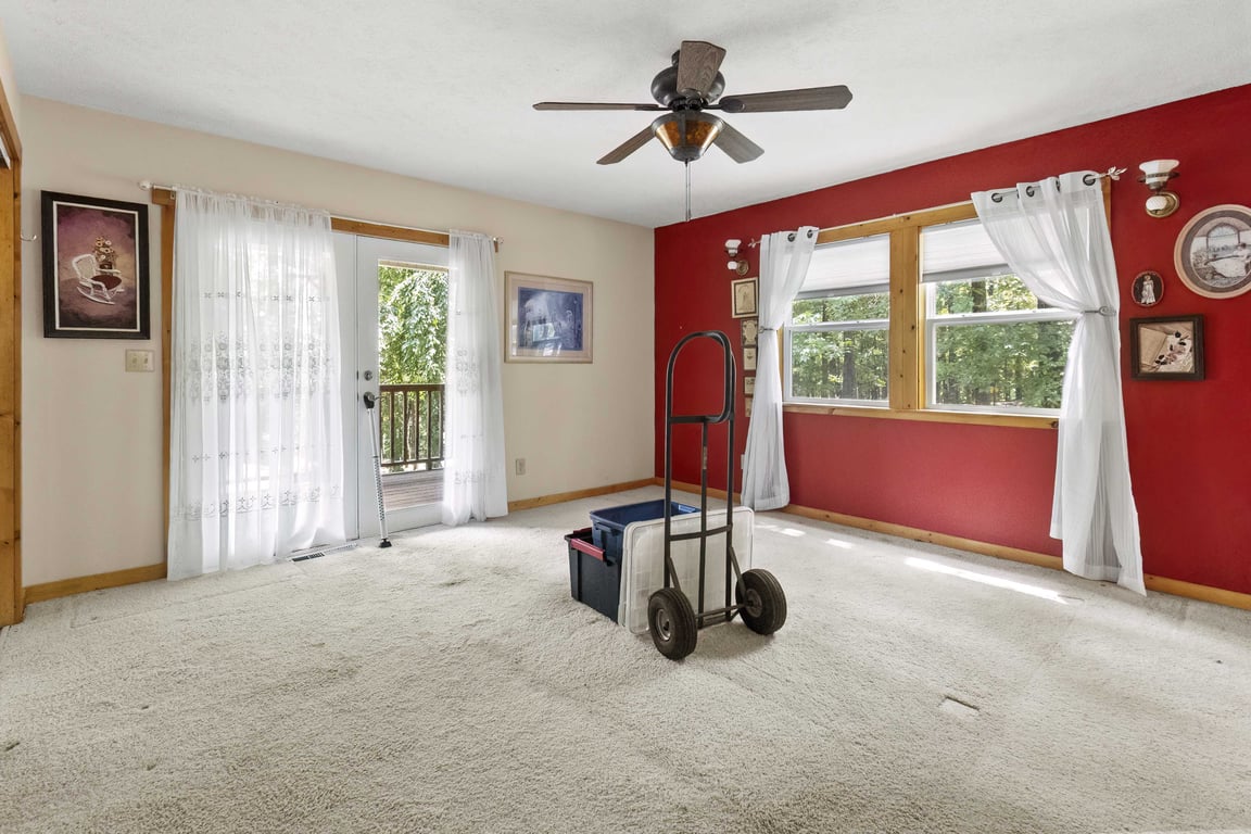 3 bed 3 bath home on 26.19 acres - Image 28