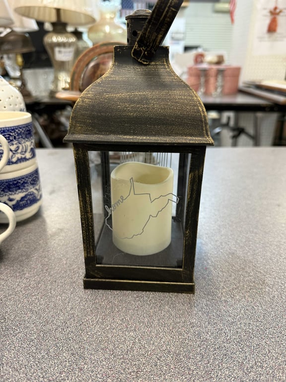 BRONZE FINISH LANTERN W/WV