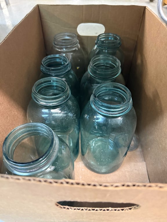 BOX OF BLUE MASON JARS - Image 2