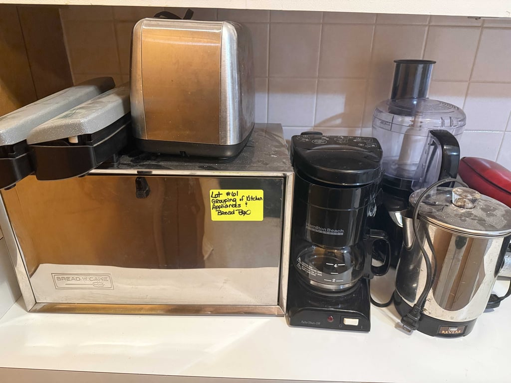 GROUPING OF KITCHEN APPLIANCES & BREAD BOX
