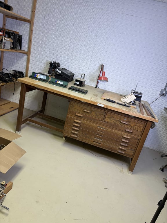 Study 8 Drawer Work Bench