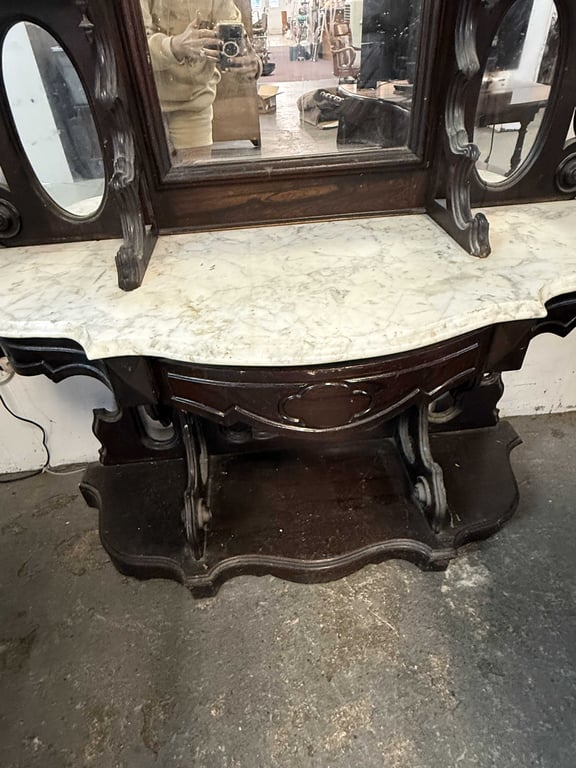 ANT. AMERICAN VICTORIAN ROCOCO REVIVAL CARVED WALNUT W/MARBLE (1 SPINDLE IS MISSING) - Image 3