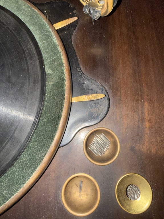 1920'S BRUNSWICK "CORTEZ" FLOOR MODEL PHONOGRAPH - Image 4