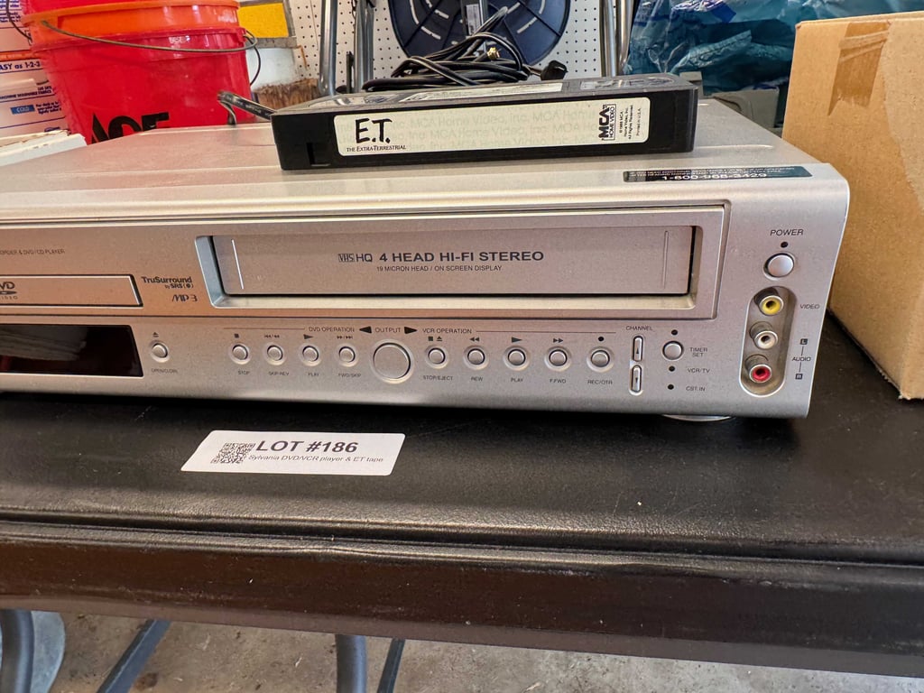 Sylvania DVD/VCR player & ET tape - Image 3