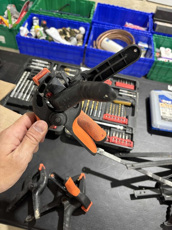 Box of hand clamps - Image 2