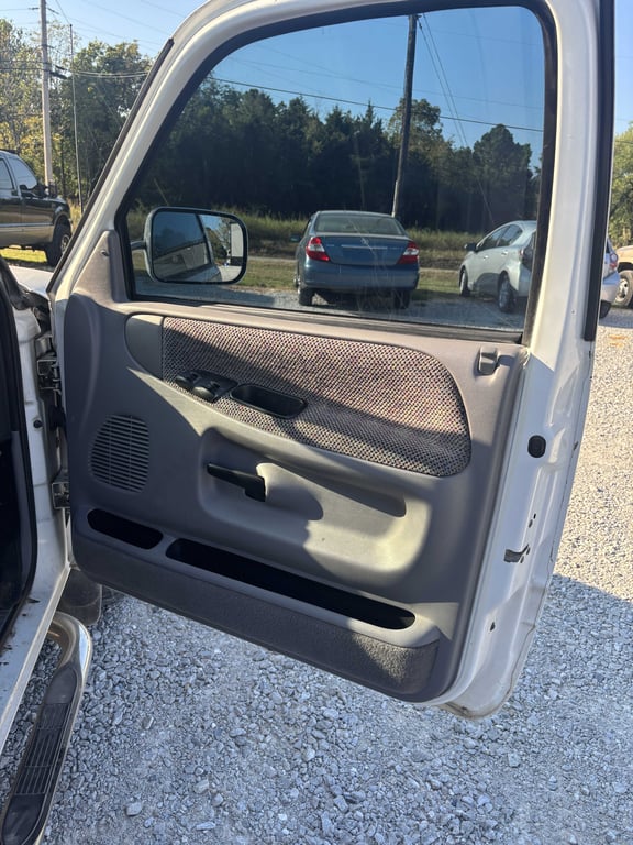 1998 Dodge Ram 1500 Laramie SLT - Image 12