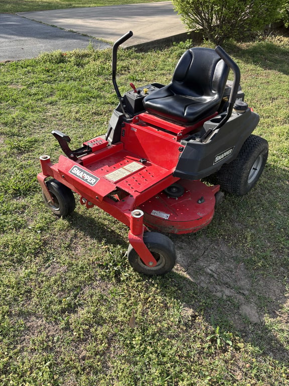 Snapper 360Z 42" Zero Turn Mower - Image 3