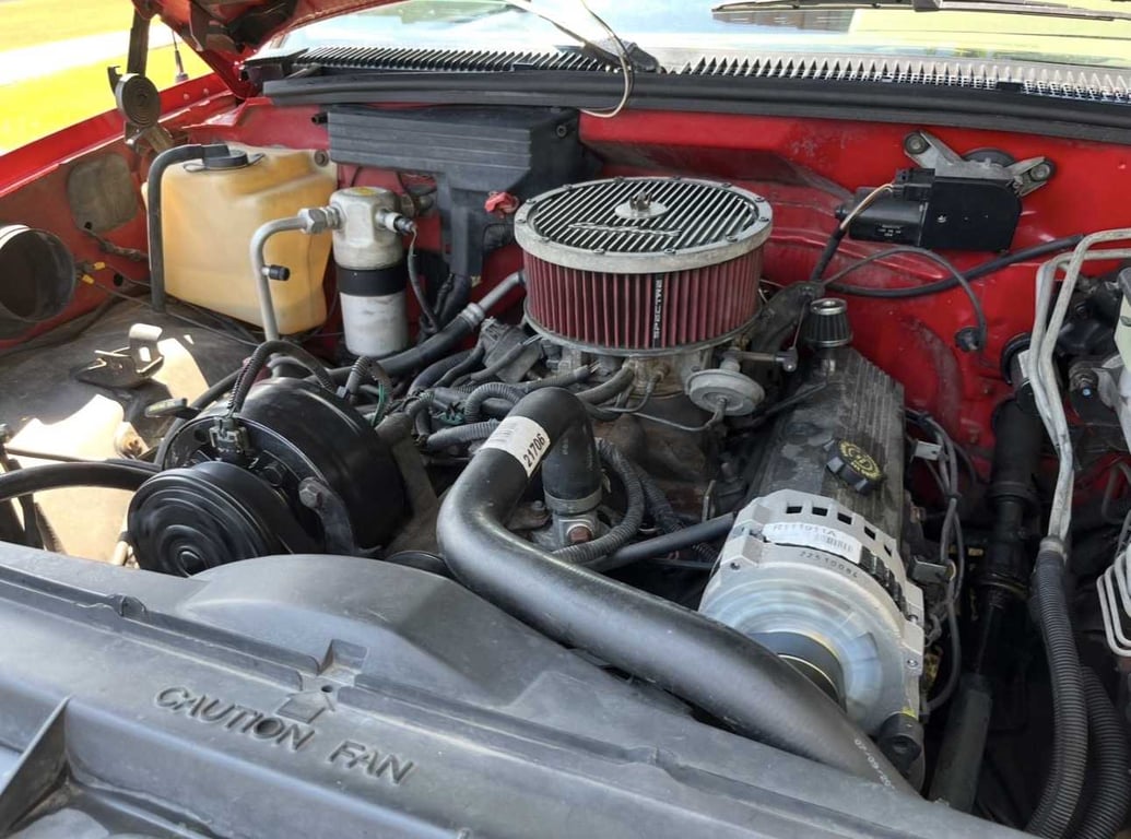 1994 Chevy Suburban 4x4 - Image 9