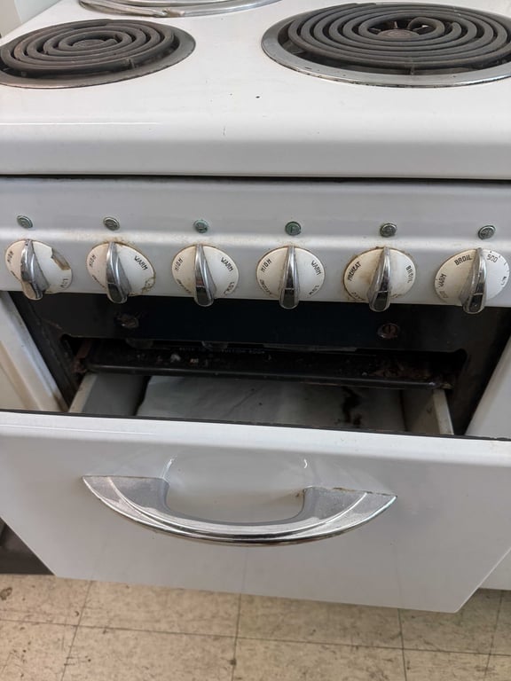 VTG HOTPOINT STOVE (UNTESTED) - Image 5