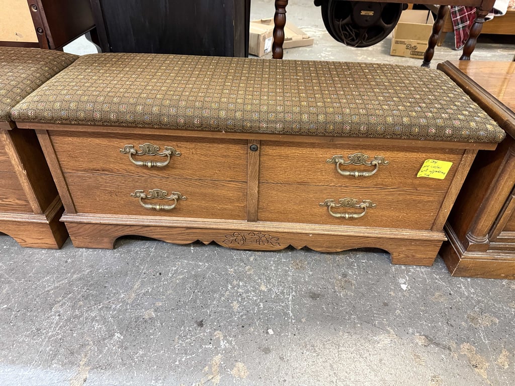 LANE CEDAR CHEST W/PADDING