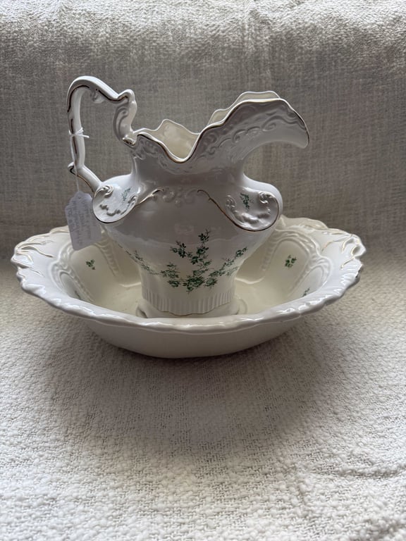 W.H. GRINDLEY & CO. "DAISY" PITCHER & WASH BASIN