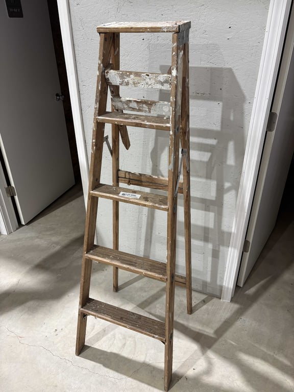 5' Wooden Ladder