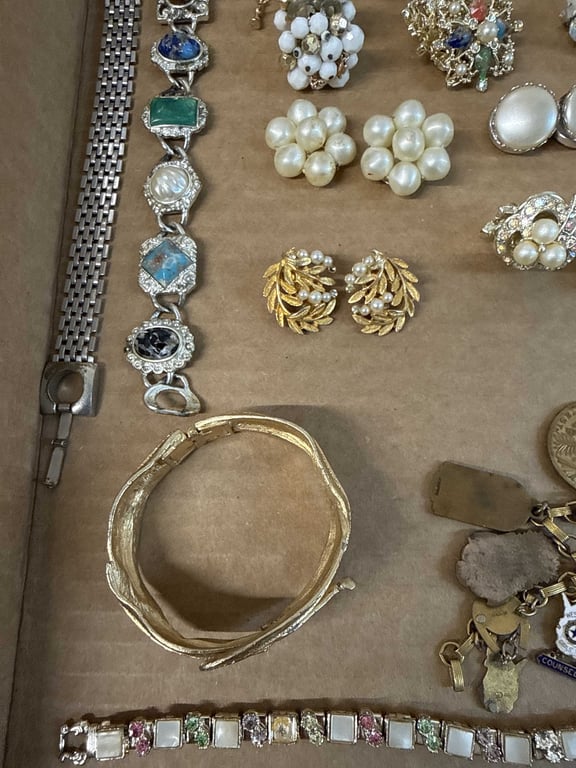 Costume Jewelry Assortment - Image 2