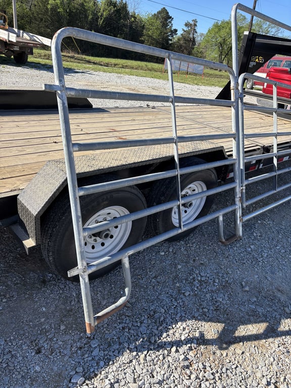 12 Corral Panels & One Gate Panel - Image 9