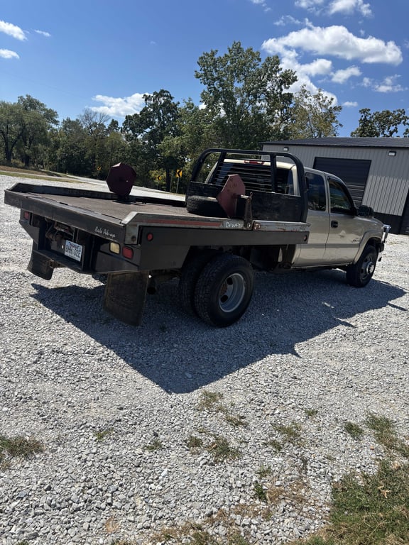 2004 Chevy 3500 4WD - Image 29
