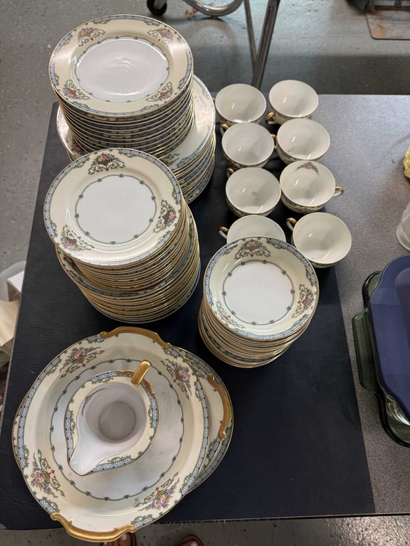 82 PCS NORITAKE FAVORITA