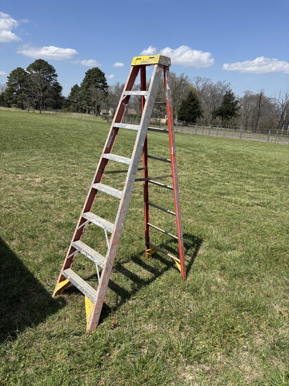 Werner 8' Fiberglass Ladder