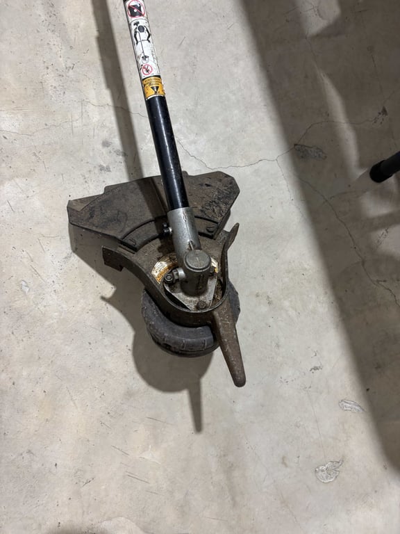 Troy Bilt trimmer  - Image 2