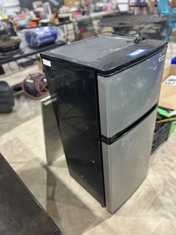 Vissani small refrigerator  - Image 2