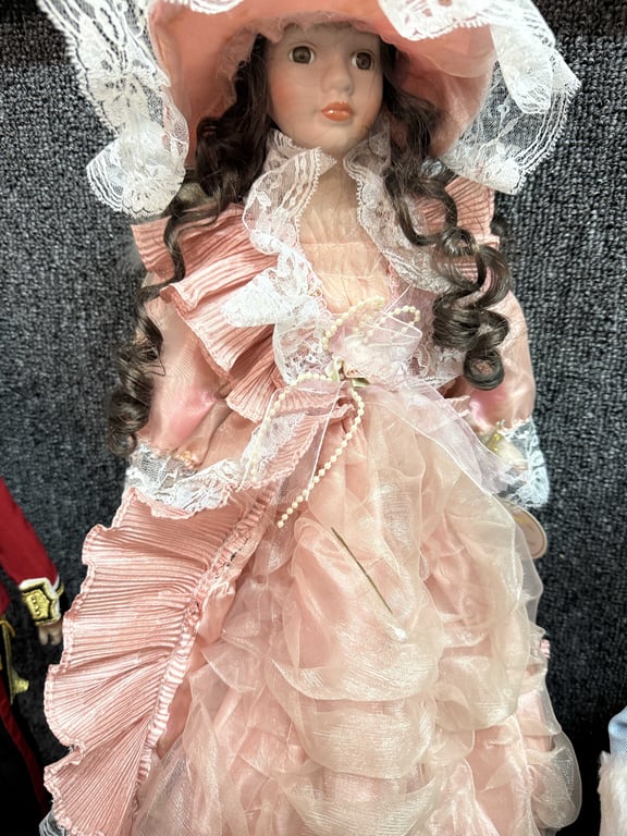 GROUPING OF PORCELAIN DOLLS - Image 2