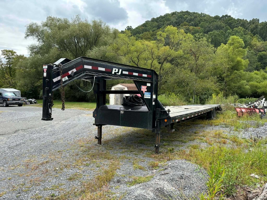 2022 P J 40FT GOOSENECK TRAILER