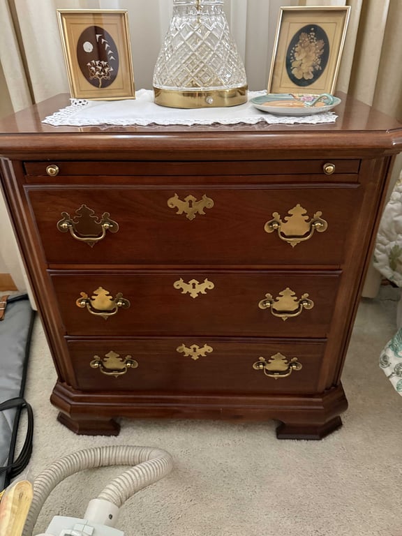 3 PC AMERICAN CRAFTSMAN BY STANLEY BEDROOM SUITE (FULL/QUEEN) - Image 3