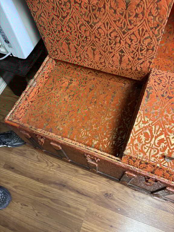 Vintage Chest - Image 5