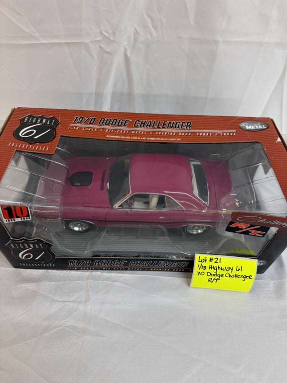 1:18 HIGHWAY 61 70 DODGE CHALLENGER R/T - Image 2