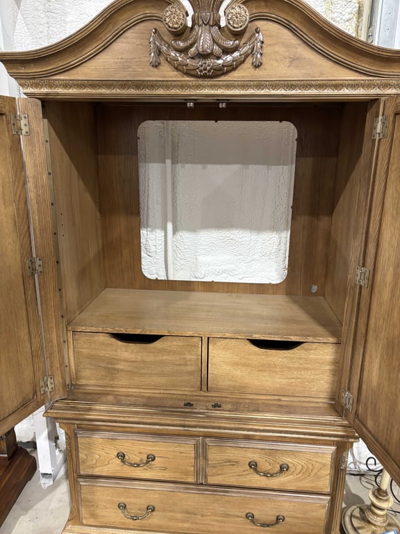Lexington Queen French Country Style Armoire - Image 8