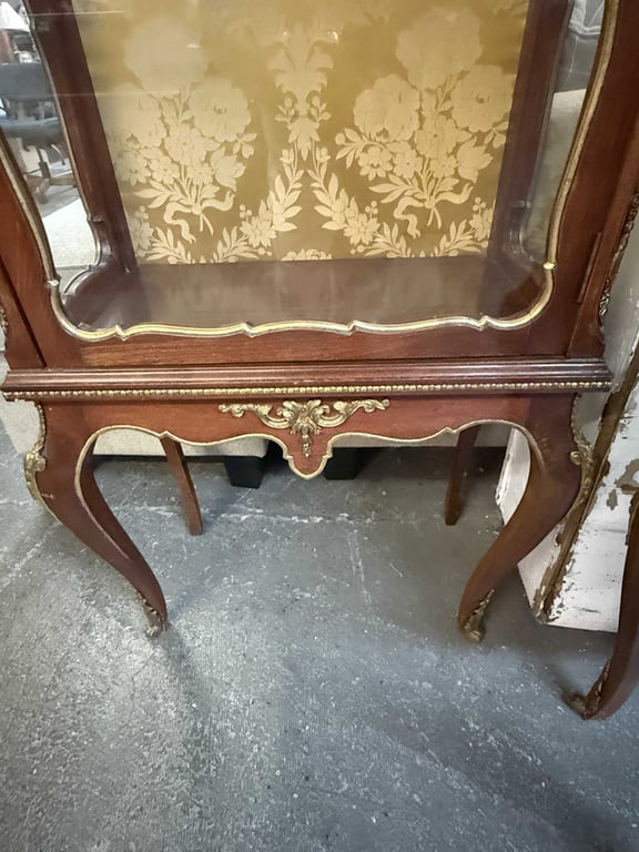 VTG FRENCH LOUIS IV CURIO CABINET - Image 3