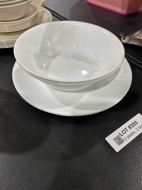 2 plates, 2 bowls