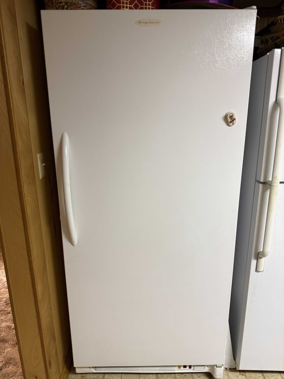 FRIGIDAIRE UPRIGHT FREEZER