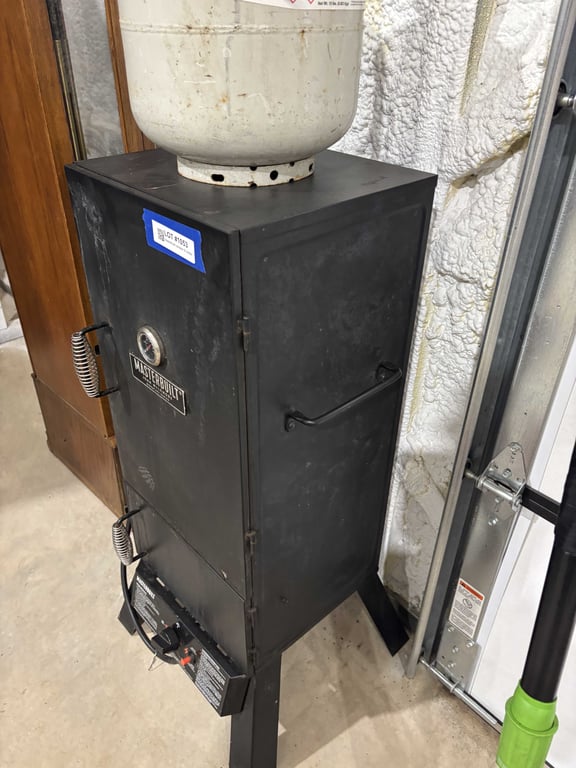 Masterbuilt smoker & bottle - Image 7