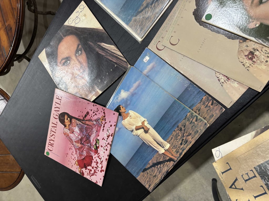 16 Crystal Gayle Albums - Image 4