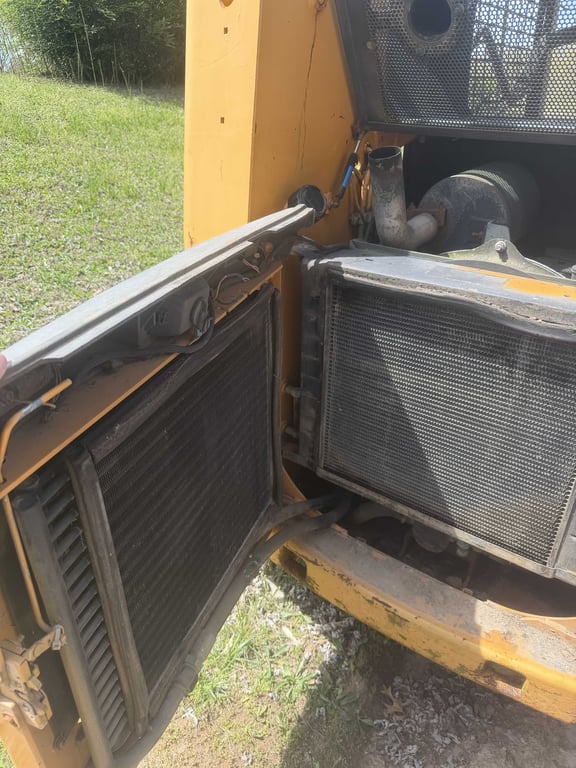 Case 60XT Skid Steer - Image 12