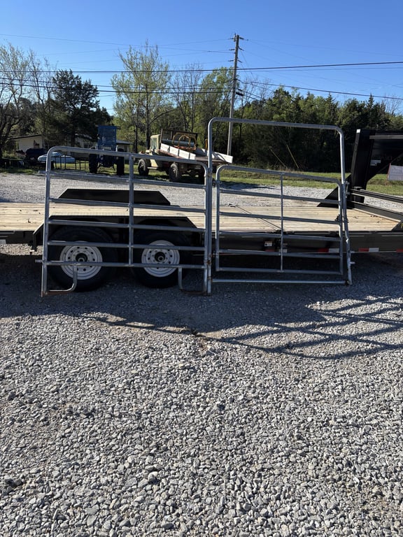 12 Corral Panels & One Gate Panel - Image 8