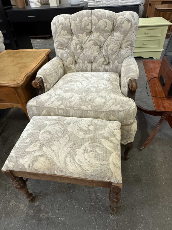 VTG CREAM COLORED FRENCH PROVINCIAL SOFA W/TUFTED BUTTON DEAIL & MATCHING CHAIR - Image 2