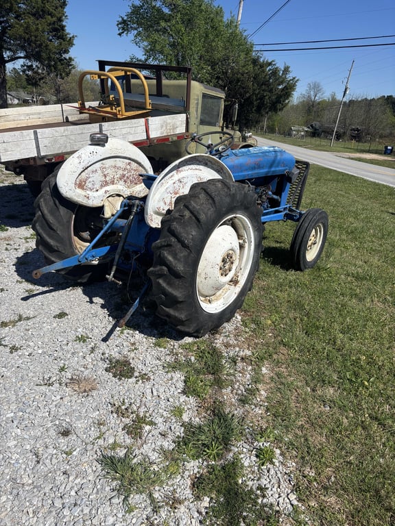 Ford 2000 Tractor - Image 4