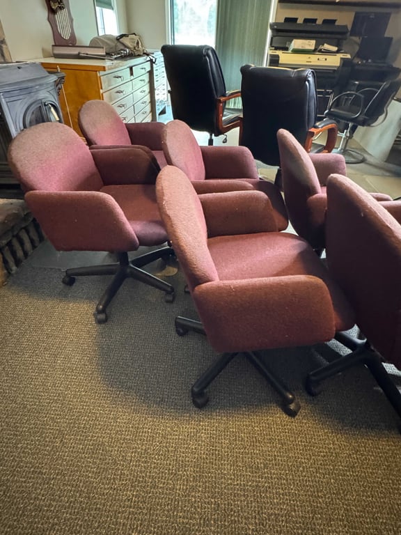 6 maroon roll around chairs - Image 3