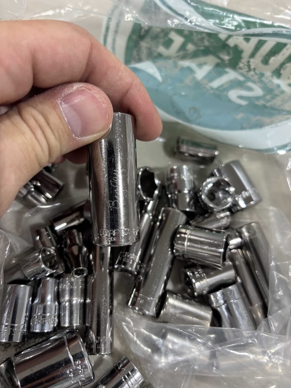 36 Piece Craftsman 1/4" Standard 6 pt Sockets - Image 2