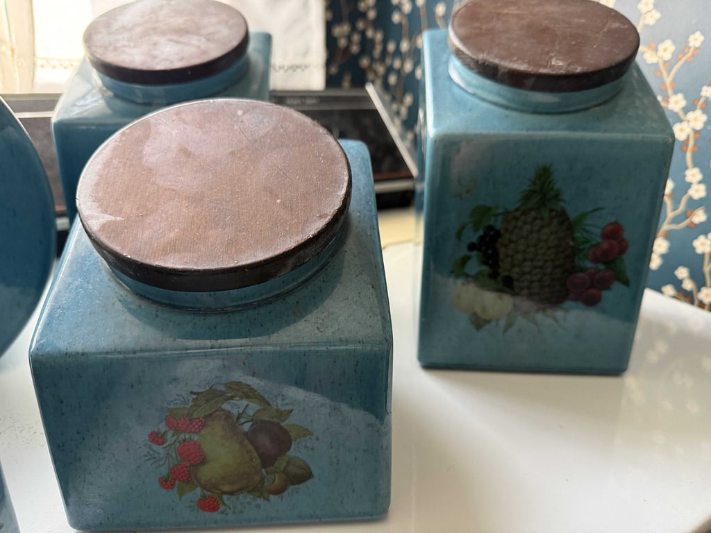 VTG HYALYN POTTERY CANISTER SET (ONE MISSING LID) - Image 3