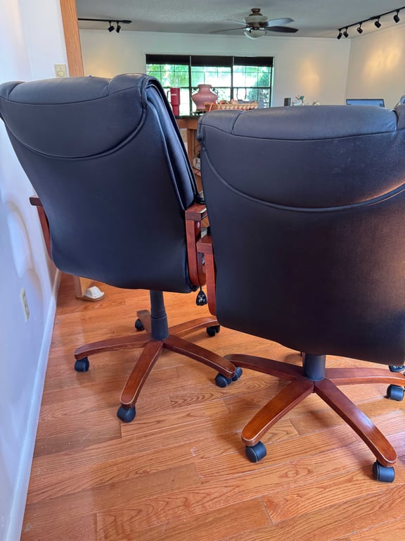 4 leather rolling chairs - Image 7